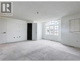 14 CHATEAU Crescent - 25