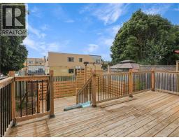 14 CHATEAU Crescent - 48
