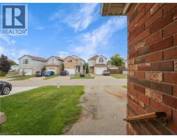 14 CHATEAU Crescent - 6