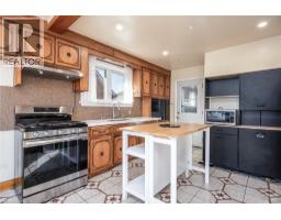 48 CHRISTOPHER Drive - 9