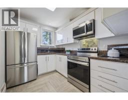 405 WELLINGTON Street N - 13