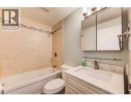 55 GREEN VALLEY Drive UnitNo. 811 - 17