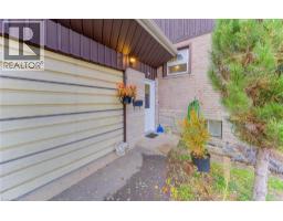 215 LANCASTER Street W - 4