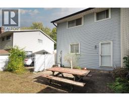 10 BALFOUR Crescent - 27