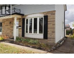 10 BALFOUR Crescent - 3