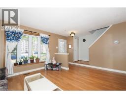 10 BALFOUR Crescent - 5