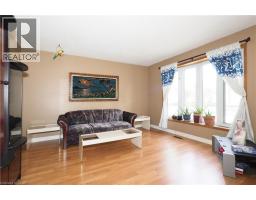 10 BALFOUR Crescent - 7
