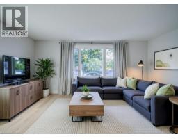 563 ELGIN Street N - 13