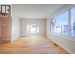 563 ELGIN Street N - 16