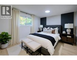 563 ELGIN Street N - 18