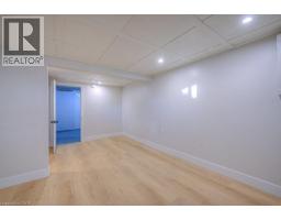 563 ELGIN Street N - 32