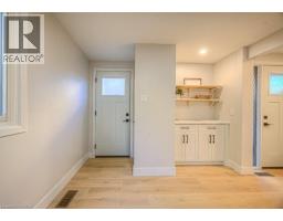 563 ELGIN Street N - 6