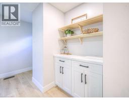 563 ELGIN Street N - 7