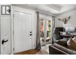 25 ISHERWOOD Avenue UnitNo. 32 - 11