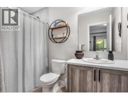 25 ISHERWOOD Avenue UnitNo. 32 - 32