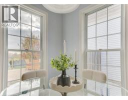 113 WAKE ROBIN Drive - 24