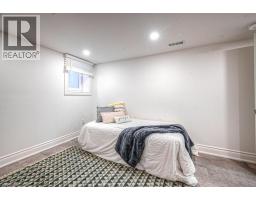 30 DUNBAR Road S - 34