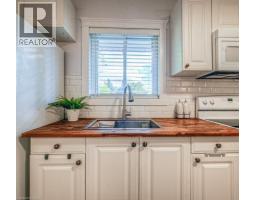 18 HILLTOP Drive - 15