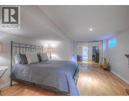 18 HILLTOP Drive - 32