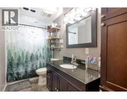 1037 WARWICK Street - 15