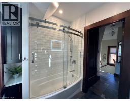 482 WELLINGTON Street N - 23