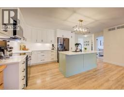 8 MALCOLM Crescent - 11