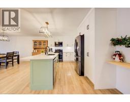 8 MALCOLM Crescent - 14