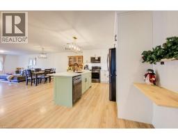 8 MALCOLM Crescent - 15