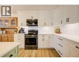 8 MALCOLM Crescent - 16