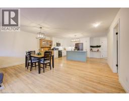 8 MALCOLM Crescent - 17