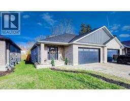 8 MALCOLM Crescent - 2