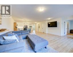 8 MALCOLM Crescent - 22