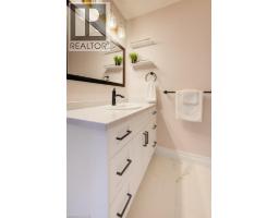 8 MALCOLM Crescent - 27