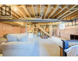 8 MALCOLM Crescent - 33