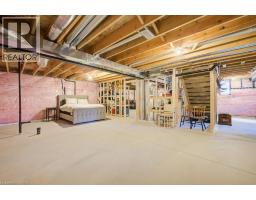 8 MALCOLM Crescent - 34