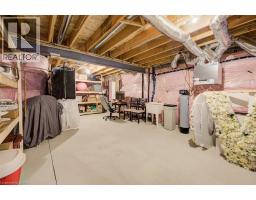 8 MALCOLM Crescent - 35