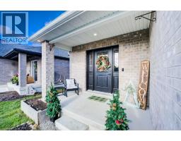 8 MALCOLM Crescent - 4