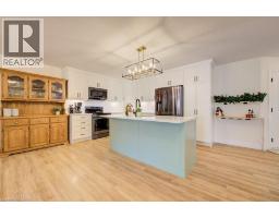 8 MALCOLM Crescent - 9