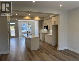 925 DEVERON Crescent UnitNo. 4 - 4