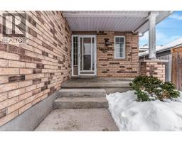 102 MARSTON Crescent - 3