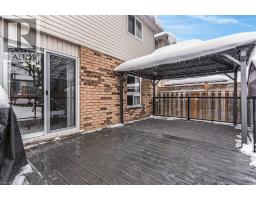 102 MARSTON Crescent - 35