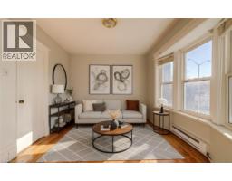 698 KING Street W - 10