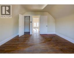 698 KING Street W - 17