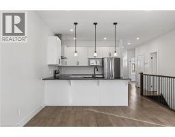 7 SOUTH Court W - 10