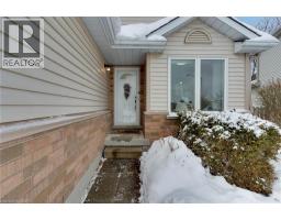 225 THORNBIRD Place - 3