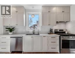 61 BARRIE Street - 11