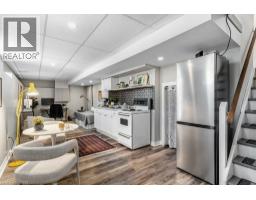 61 BARRIE Street - 31