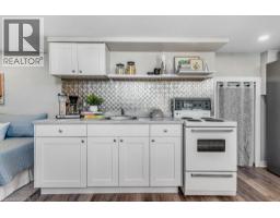 61 BARRIE Street - 33