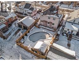 61 BARRIE Street - 43