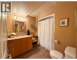 14 EAST Street S - 23